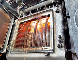 Briquetting machine producing hot briquetted iron