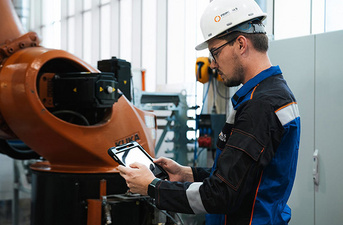 An automation expert maintaining a plant