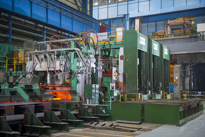 Representatives from Hydnum Steel and Primetals Technologies during the signing ceremony. From left to right: Eric Vitse, CTO at Hydnum Steel, Fernando Pessanha, CSO at Hydnum Steel, Andreas Viehböck, Head of Upstream Technologies at Primetals Technologies, Eva Maneiro, CEO at Hydnum Steel, and Norbert Petermaier, Executive Vice President, Sales at Primetals Technologies.